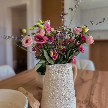 Flora Apartment