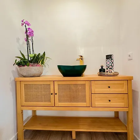 Flora Apartment *