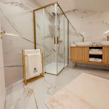 アパート Flora *