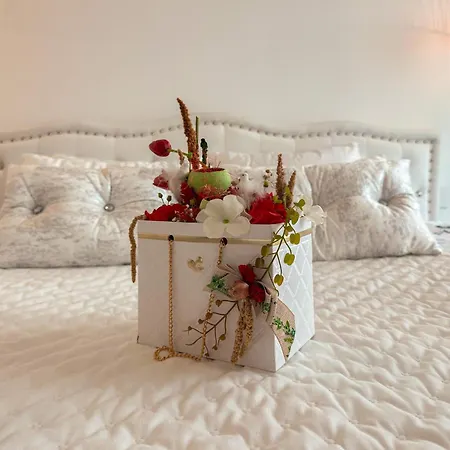 Flora Apartment *